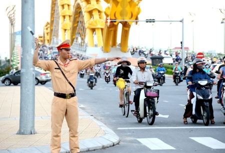 Đà Nẵng: Cảnh sát giao thông cũng làm du lịch!