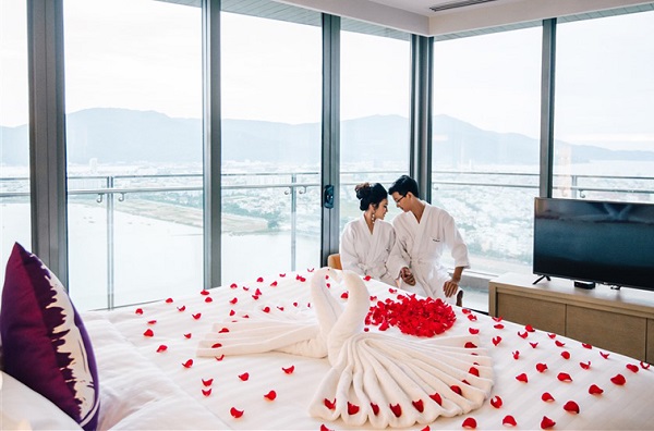 chi tiết 5 cách trang trí giường honey moon lãng mạn cho khách sạn