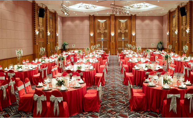 mẫu thiết kế không gian nhà hàng tiệc cưới sang trọng và tiện nghi