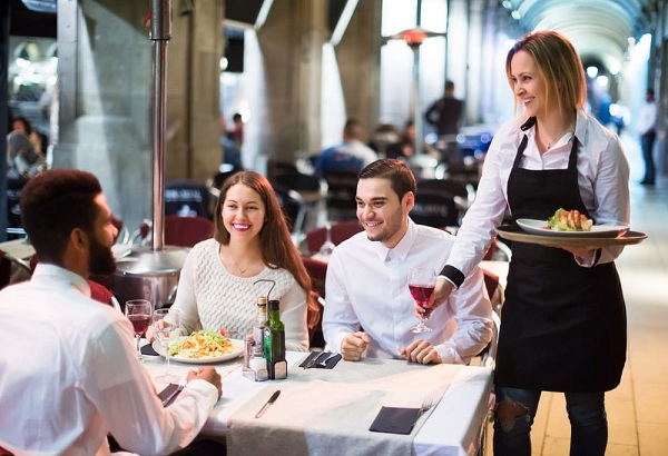 Tiếng anh cho nhà hàng, khách sạn: Cách đón tiếp các vị khách trong nhà hàng