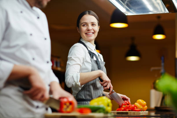 5 lưu ý an toàn khi làm việc nhân viên bếp Khách sạn – Nhà hàng cần biết