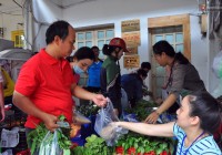 Người Sài Gòn nô nức tìm đến phiên chợ thực phẩm sạch.
