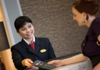 Nhân viên chăm sóc khách hàng thuộc bộ phận nào trong khách sạn?