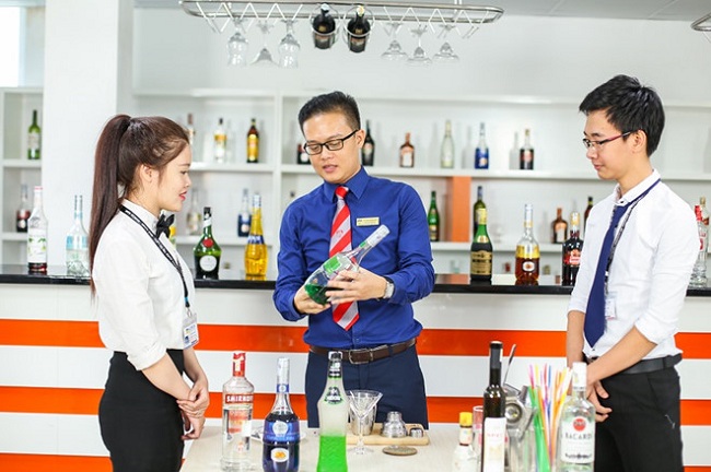 6 lý do chứng minh nữ giới sẽ trở thành bartender giỏi