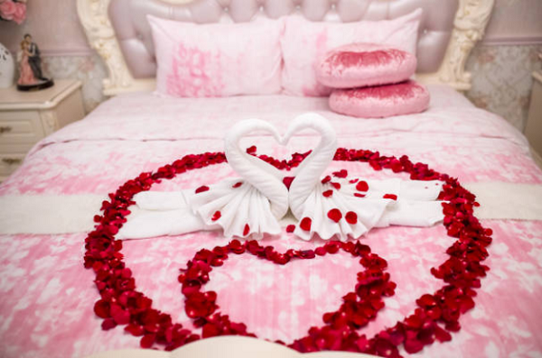 5 cách bài trí giường trăng mật lãng mạn cho khách sạn