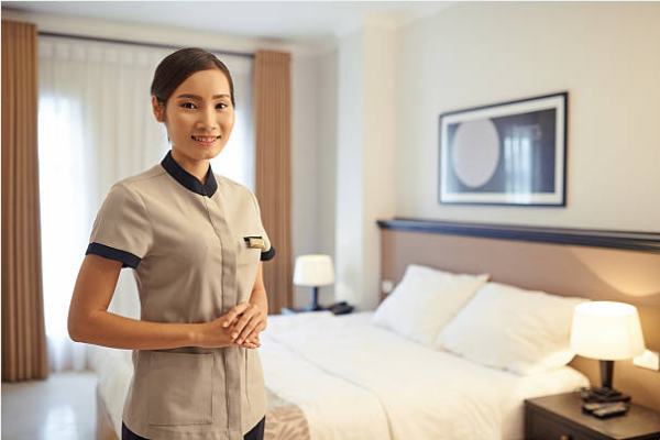 công việc chi tiết của housekeeping trong quy trình kiểm tra phòng ngủ khách sạn