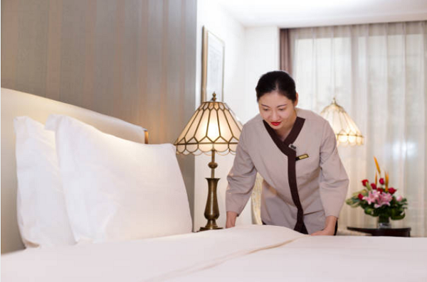housekeeping nên thay chăn ga gối nệm trong phòng khách sạn khi nào