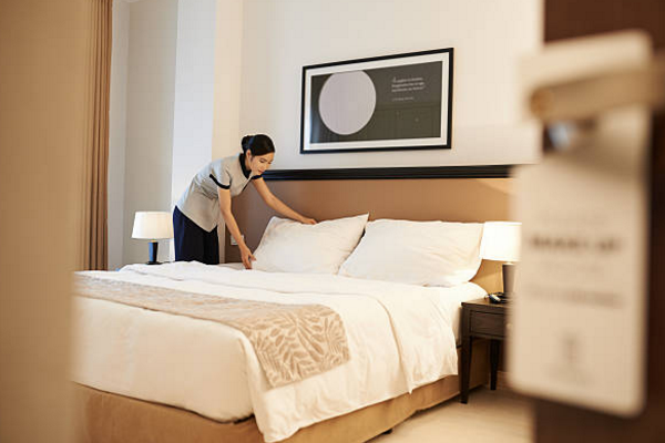 housekeeping sẽ làm gì trong quy trình đổi phòng cho khách lưu trú