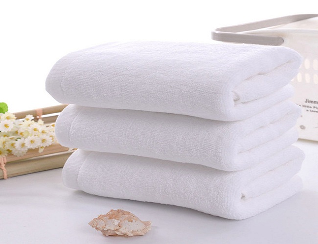 Laundry nên làm gì để xử lý 5 sự cố thường gặp ở khăn tắm khách sạn? 