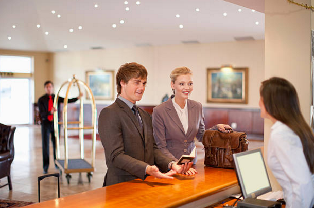 những nguyên tắc vàng trong giao tiếp nhân viên nhà hàng khách sạn cần biết nếu muốn thăng tiến nhanh