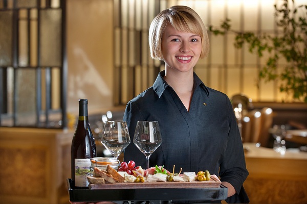 quy tắc “bắt buộc” nhân viên phục vụ phải nhớ của quy trình phục vụ trong nhà hàng