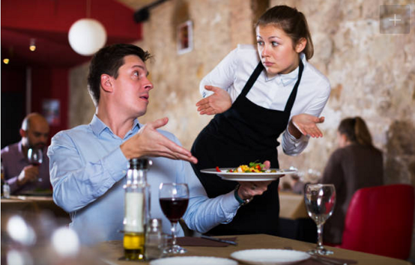 top 5 lỗi phục vụ sơ đẳng nhất ở nhân viên phục vụ nhà hàng
