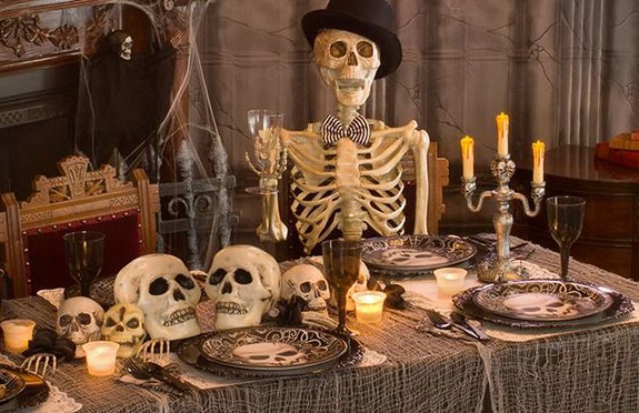 trang trí bàn ăn chủ đề halloween