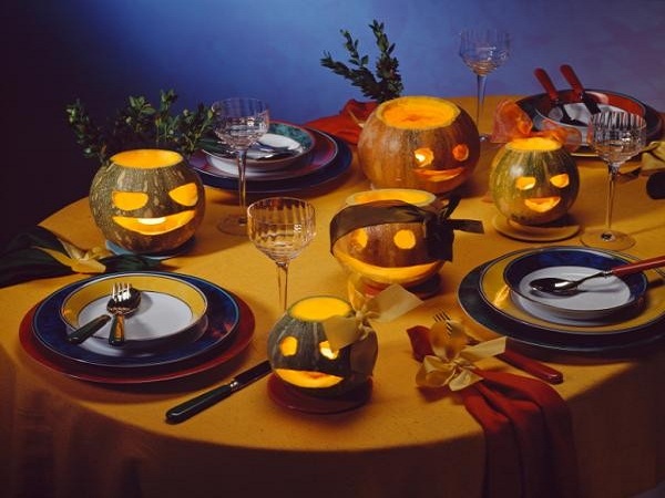 Trang trí bàn theo chủ đề Halloween