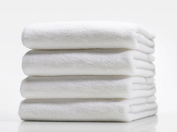 tuyệt chiêu khử mùi và tẩy trắng khăn tắm cho nhân viên giặt là khách sạn