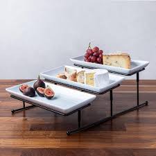 các vật dụng phục vụ cơ bản trong nhà hàng buffet