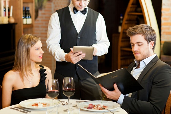 yêu cầu thiết yếu để sở hữu một nhân viên phục vụ nhà hàng chuyên nghiệp