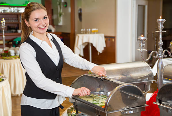 Vén màn tâm sự nghề nữ phục vụ bàn khách sạn 5 sao