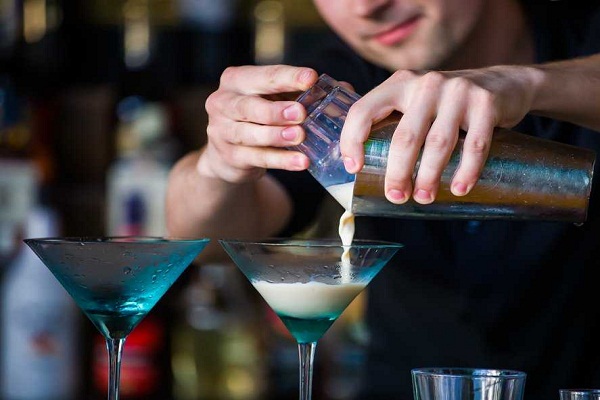 5 Kỹ Thuật Pha Chế Cần Thiết Bartender Cần Biết