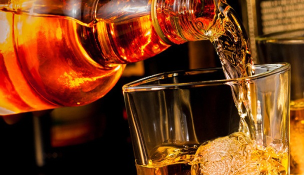 Cách phục vụ rượu Whisky nhân viên nhà hàng cần biết