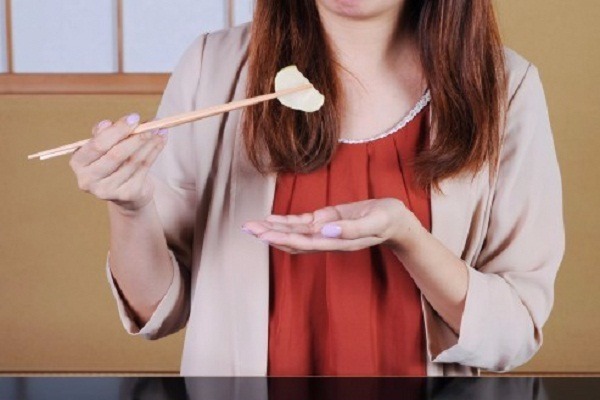 Những nguyên tắc trên bàn ăn của người Nhật