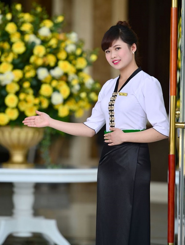 mẫu đồng phục lễ tân khách sạn