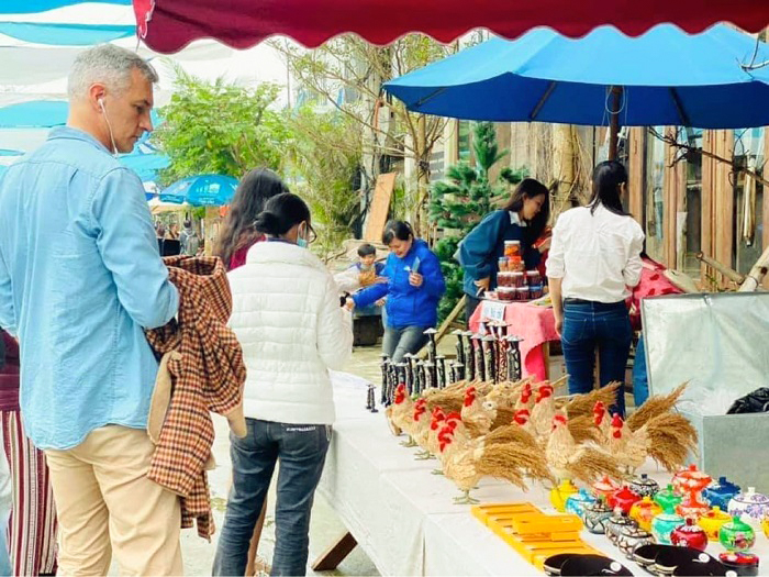 Khách Tây háo hức đổ về Hội An tham gia siêu tuần chợ phiên làng chài Tân Thành