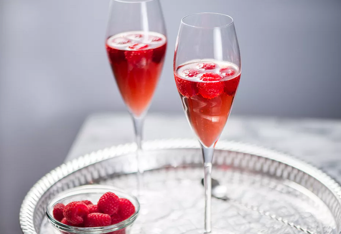 Hướng dẫn pha chế 10+ loại cocktail màu đỏ lãng mạn cho ngày Valentine