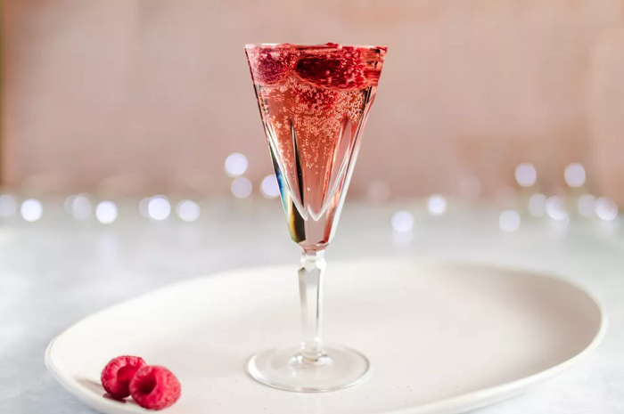 Hướng dẫn pha chế 10+ loại cocktail màu đỏ lãng mạn cho ngày Valentine