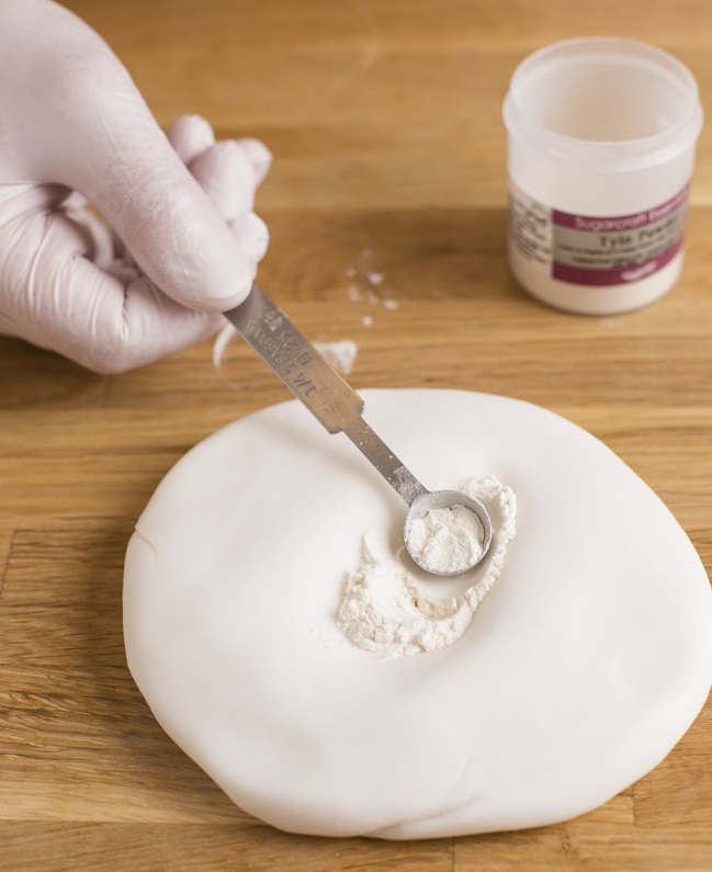 Tylose Powder là gì? 4 Cách dùng Tylose Powder trong trang trí bánh