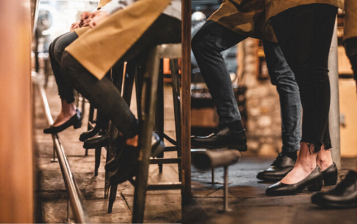 7 Tips hữu ích giúp nhân viên F&B không đau chân khi đi giày làm việc