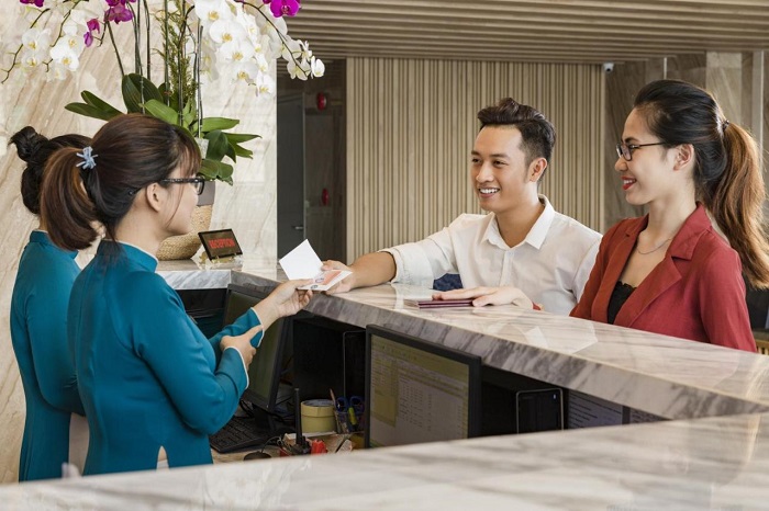 Chất lượng dịch vụ khách sạn là gì? 4 Đặc điểm nhận diện chất lượng dịch vụ  trong khách sạn