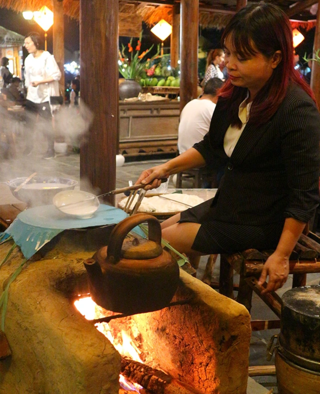 Hàng ngàn du khách thích thú trải nghiệm “Chợ ẩm thực di sản Hội An lần thứ nhất”