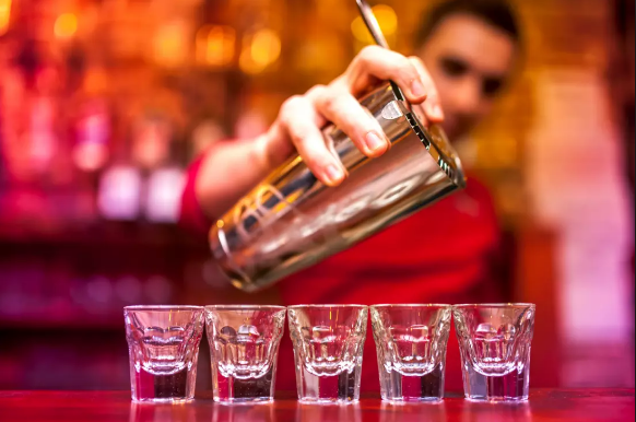 5 Điều Bartender không nên làm tại quầy Bar