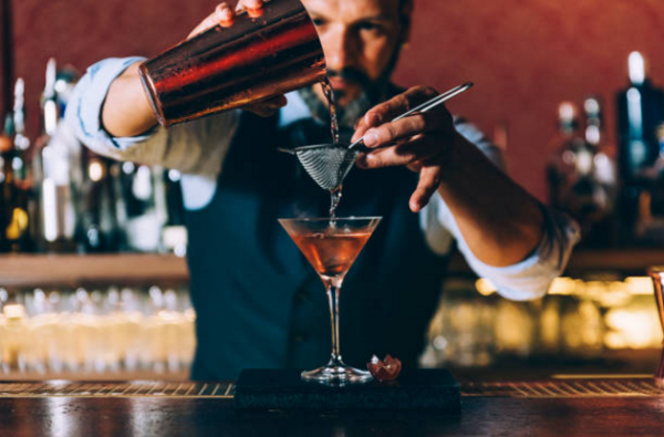 7 bí mật không tưởng bartender thường dùng để moi tiền khách