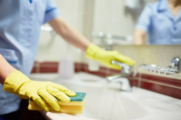 Chi tiết 5 Bước vệ sinh phòng tắm khách sạn cho Housekeeping