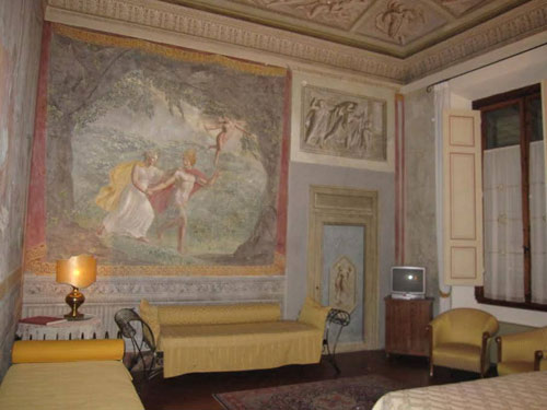 Khách sạn Burchianti (Florence) ở Ý cũng rất thu hút du khách thích "cảm giác mạnh"