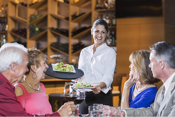 Làm sao để trở thành nhân viên phục vụ nhà hàng chuyên nghiệp?