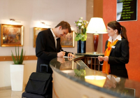 Hé lộ công việc của nhân viên trực sảnh tiếp tân khách sạn