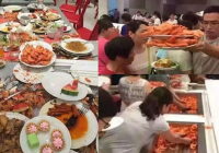 Khiếp đảm trước cảnh tượng tranh cướp khi ăn buffet của thực khách Trung Quốc!