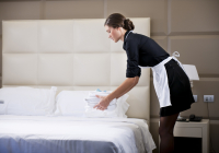 Nghiệp vụ Housekeeping: Tiến trình làm giường khách sạn
