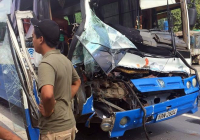 Điều kỳ diệu: xe tải dìu xe khách mất phanh xuống đèo tránh tai nạn thảm khốc