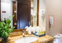 Đi tìm lý do khách sạn lắp điện thoại trong nhà vệ sinh