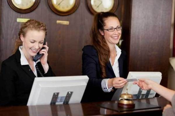 Cách đặt phòng khách sạn qua điện thoại bằng tiếng anh
