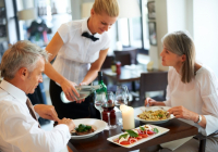 3 Bước để giải quyết mâu thuẫn giữa các nhân viên phục vụ nhà hàng 