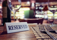 5 Hình thức đặt bàn thường gặp trong nhà hàng và lưu ý khi xếp bàn cho khách nhân viên phục vụ cần biết