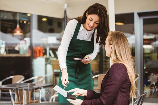 5 kỹ năng phục vụ bàn cơ bản nhân viên nhà hàng cần có