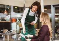 5 kỹ năng phục vụ bàn cơ bản nhân viên nhà hàng cần có