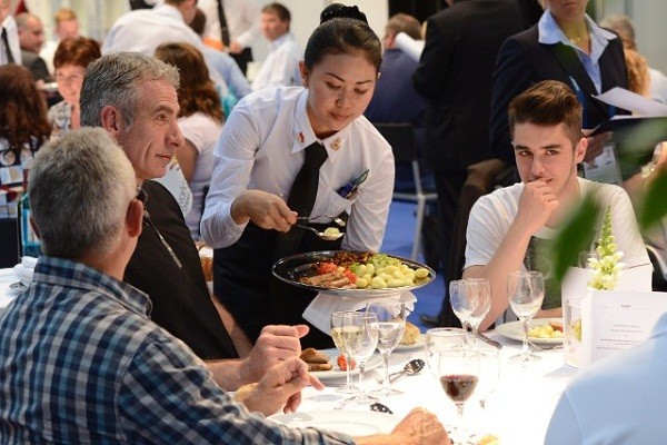 Silver service là gì? Những điều cần biết về Silver service