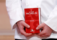 Vì sao hàng loạt Bếp trưởng kiên quyết đòi trả lại sao Michelin?